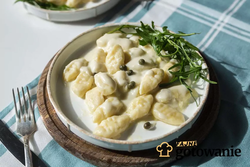 Gnocchi z sosem i rukolą