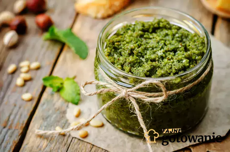 pesto z czosnku niedźwiedziego do słoików