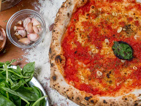Przepis: pizza marinara