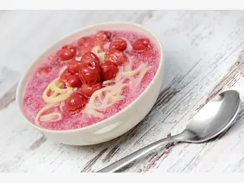 Ilustracja przepisu na: zupa owocowa z kluskami