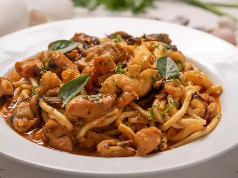 Przepis: Spaghetti z owocami morza