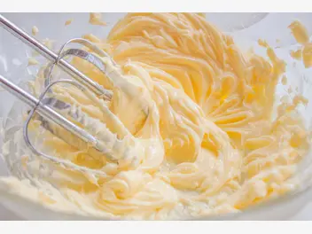 Ilustracja przepisu na: krem do tortu z masła i jajek