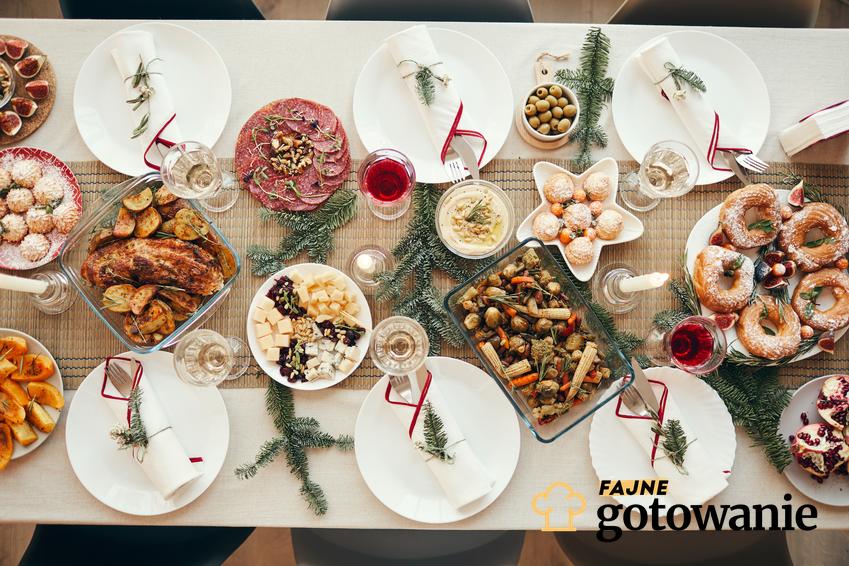 Zastawiony stół na Boże Narodzenie, a także najlepsze przepisy na potrawy bożonarodzeniowe krok po kroku