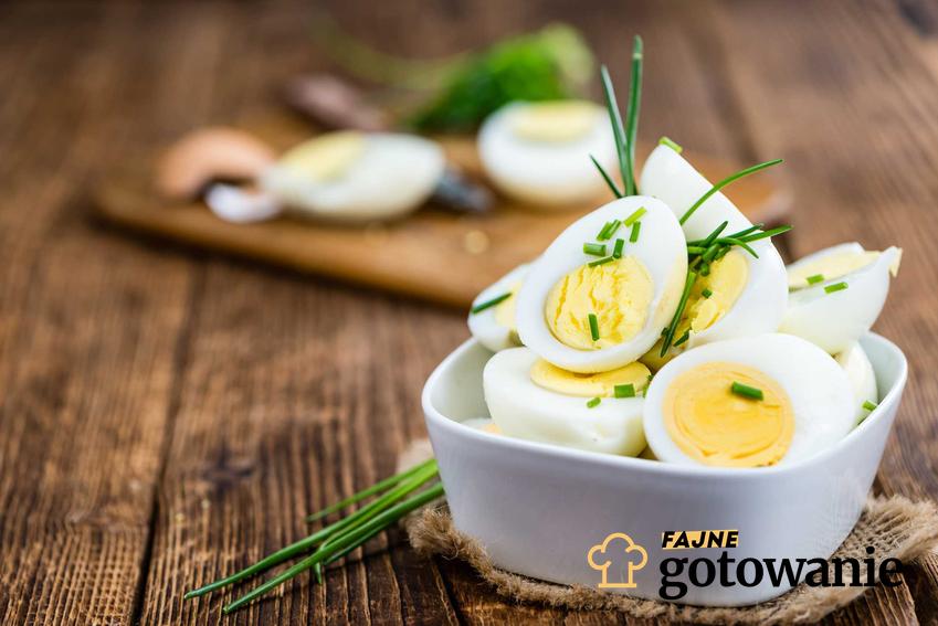 Jajka na diecie jajecznej są podstawą każdego posiłku, można je urozmaicać warzywami oraz inne zasady i porady w przypadku diety jajecznej
