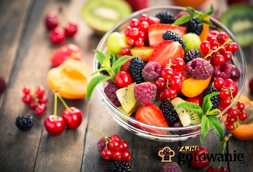 Miseczka owoców, czyli jedzenie owoców oraz prawdy i mity na temat żywności i jakości jedzenia