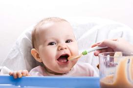 Na czym polega rozszerzanie diety niemowląt? Wyjaśniamy krok po kroku