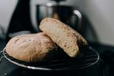Ilustracja pytania: jak upiec chleb na drożdżach