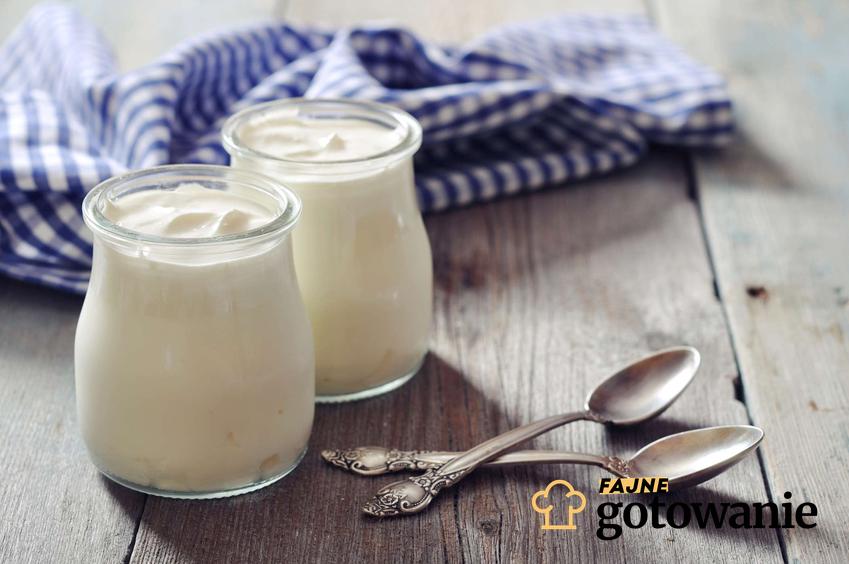 Dowiedz się, jakie wartości odżywcze są w jogurcie greckim oraz jakie alergie mogą powodować.