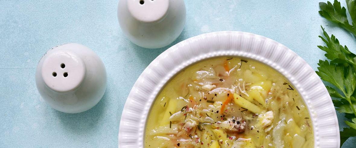 Delikatna zupa rybna z dorsza z ziemniakami i koperkiem