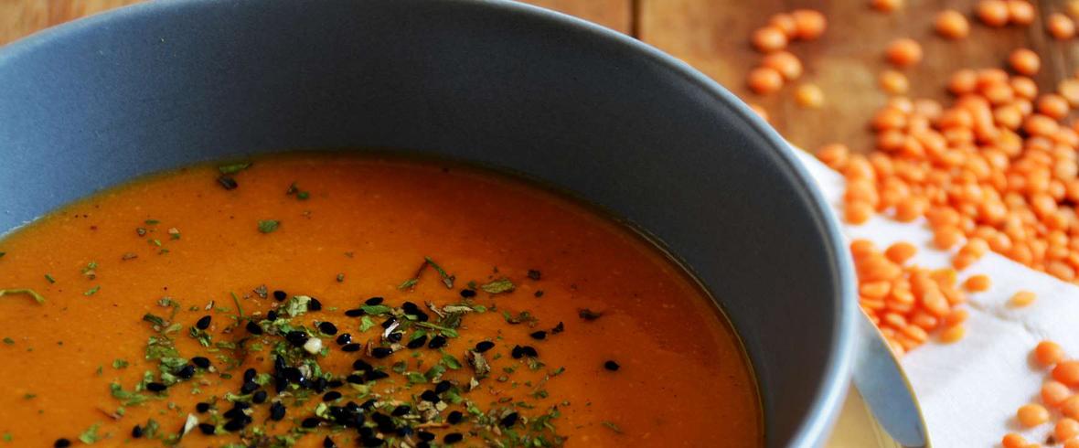 Pikantna zupa z czerwonej soczewicy