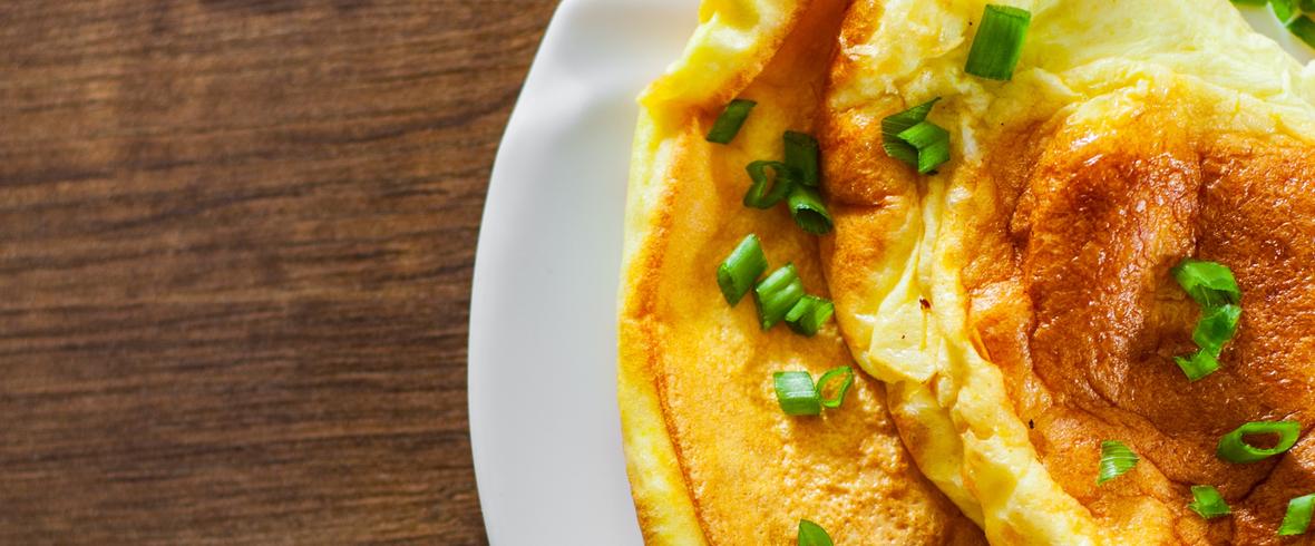 omlet z boczkiem i serem