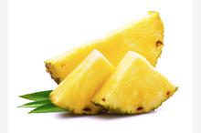 Sałatka z selera naciowego z ananasem