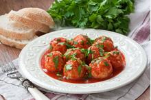 Gotowane pulpety w sosie pomidorowym