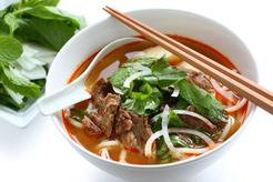 Pikantna zupa wołowa Bun Bo Hue