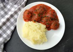 Pulpety w sosie pomidorowym z ziemniakami