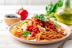 Spaghetti z pomidorami z puszki