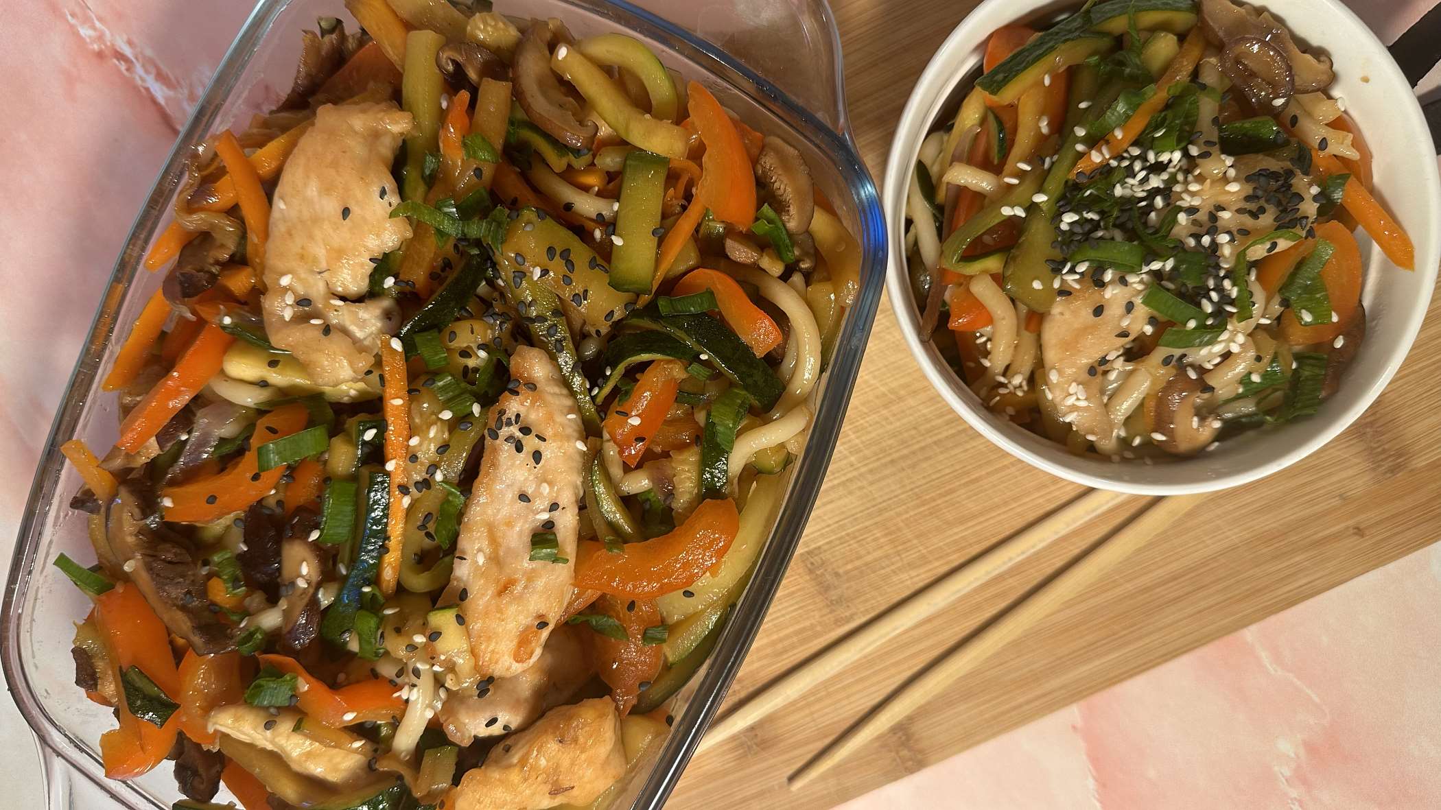 Makaron udon z kurczakiem przepis na FajneGotowanie.pl