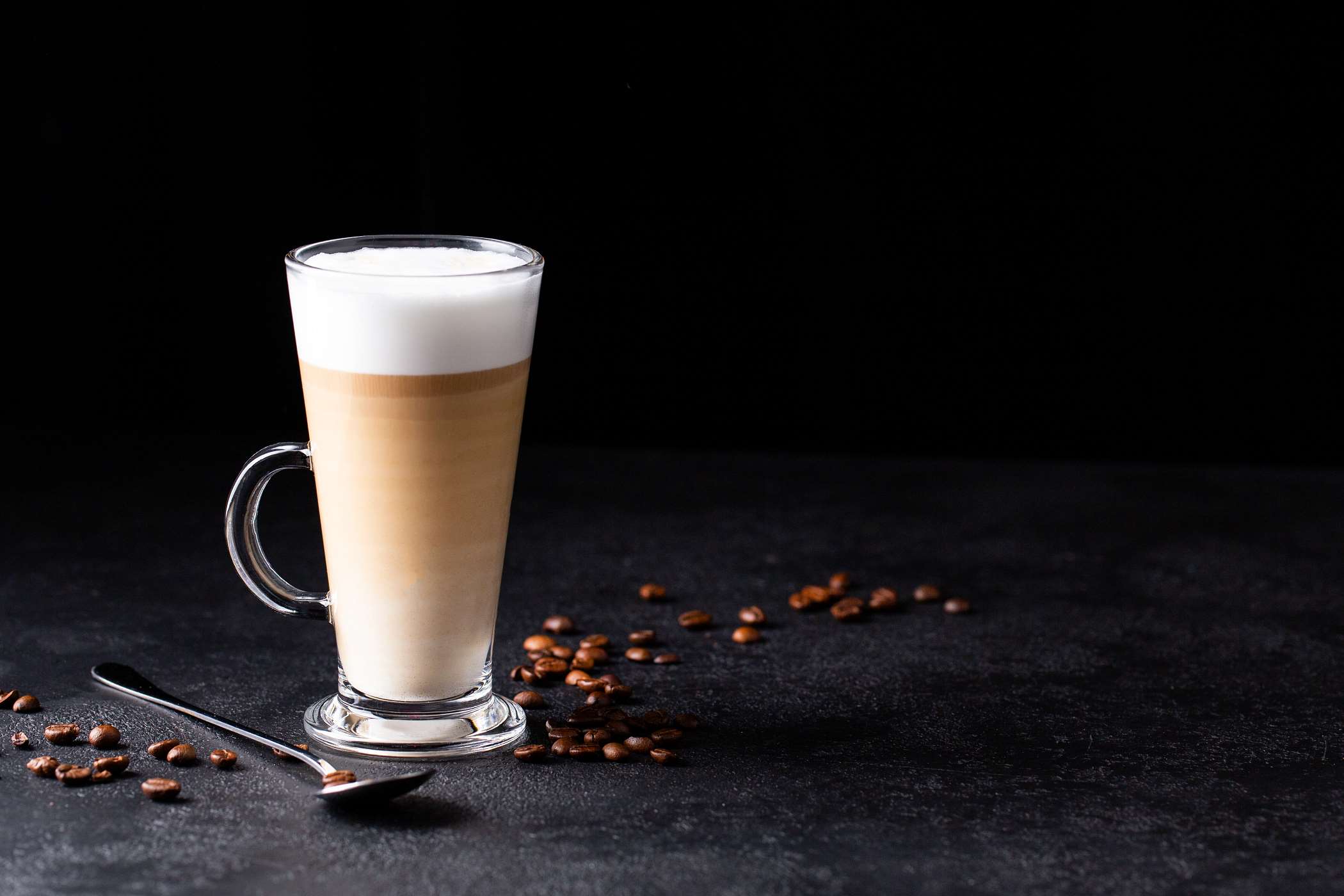 Caffe latte | przepis na FajneGotowanie.pl