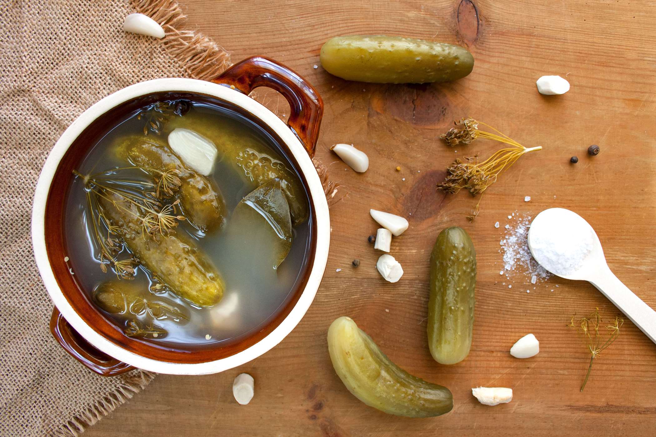 Jak zrobić ogórki kiszone? FajneGotowanie.pl